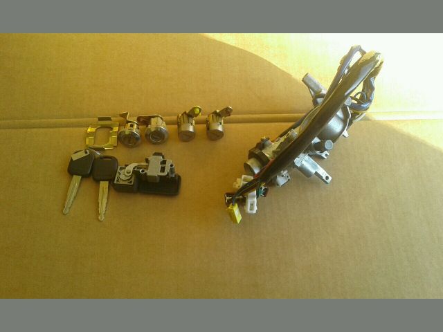 bontott SUZUKI SWIFT II Zárbetét Szett