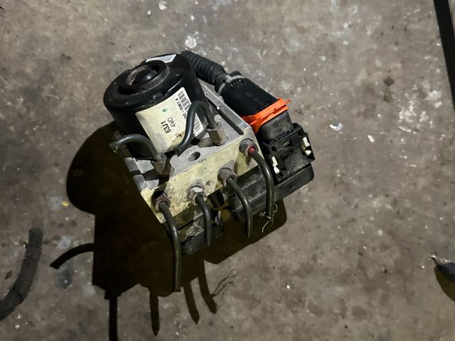 bontott SUZUKI SWIFT III ABS Kocka