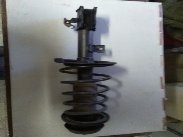 bontott SUZUKI SWIFT III Bal első Gólyaláb (Lengécsillapító, Rugó)