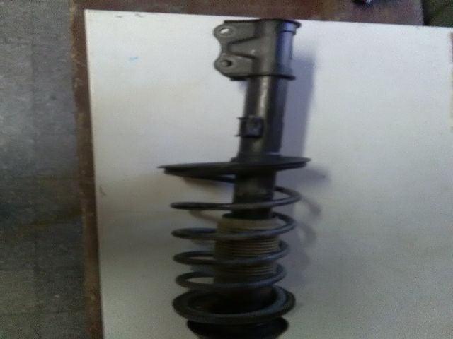 bontott SUZUKI SWIFT III Bal első Gólyaláb (Lengécsillapító, Rugó)