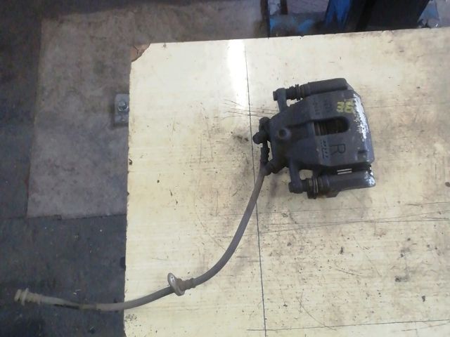 bontott SUZUKI SWIFT III Jobb első Féknyereg Munkahengerrel