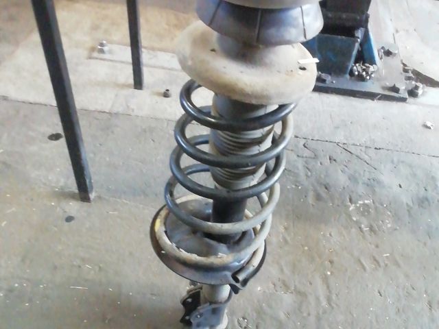 bontott SUZUKI SWIFT III Jobb első Gólyaláb (Lengécsillapító, Rugó)