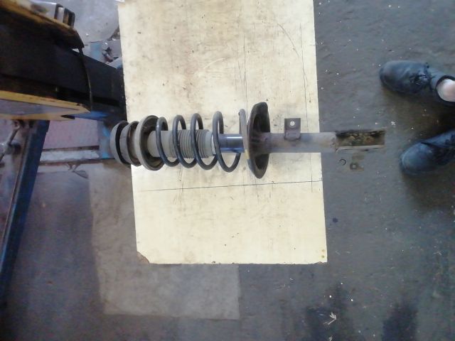 bontott SUZUKI SWIFT III Jobb első Gólyaláb (Lengécsillapító, Rugó)