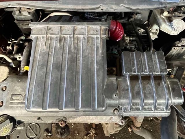 bontott SUZUKI SWIFT III Légszűrő Ház