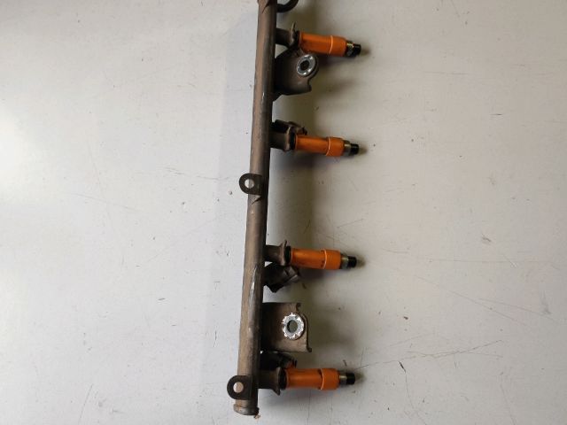 bontott SUZUKI SWIFT III Porlasztó Sor / Híd