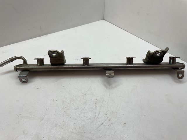 bontott SUZUKI SWIFT III Porlasztó Sor / Híd