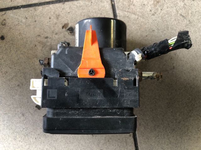 bontott SUZUKI SWIFT III ABS Kocka