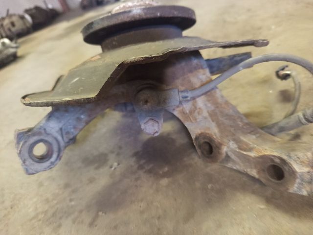 bontott SUZUKI SWIFT III Bal első Csonkállvány Kerékaggyal