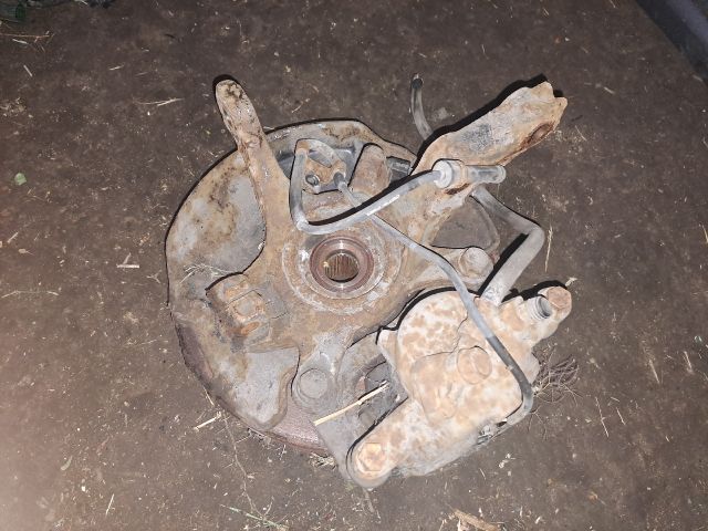 bontott SUZUKI SWIFT III Bal első Csonkállvány Kerékaggyal