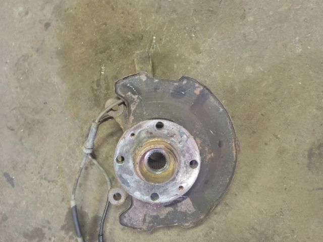 bontott SUZUKI SWIFT III Bal első Csonkállvány Kerékaggyal