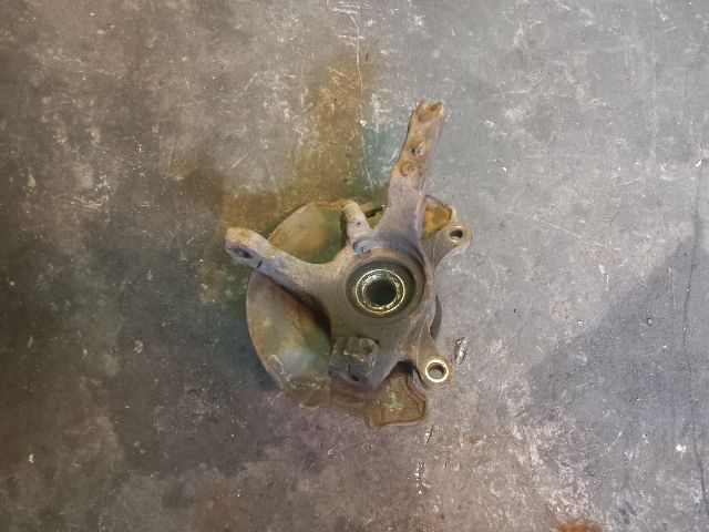 bontott SUZUKI SWIFT III Bal első Csonkállvány Kerékaggyal