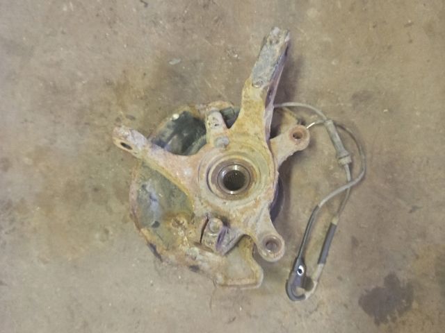 bontott SUZUKI SWIFT III Bal első Csonkállvány Kerékaggyal