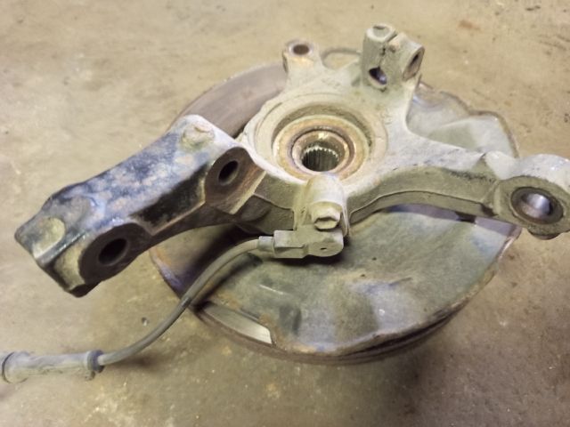 bontott SUZUKI SWIFT III Bal első Csonkállvány Kerékaggyal