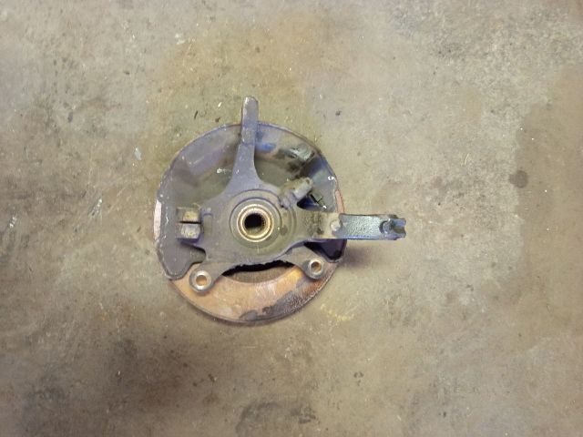 bontott SUZUKI SWIFT III Bal első Csonkállvány Kerékaggyal