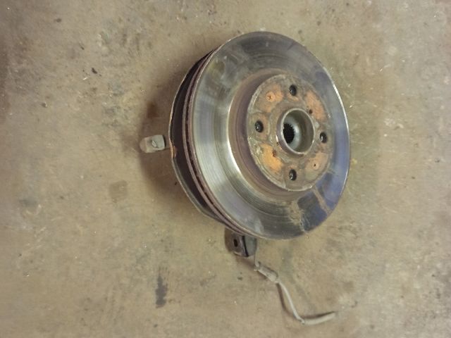 bontott SUZUKI SWIFT III Bal első Csonkállvány Kerékaggyal