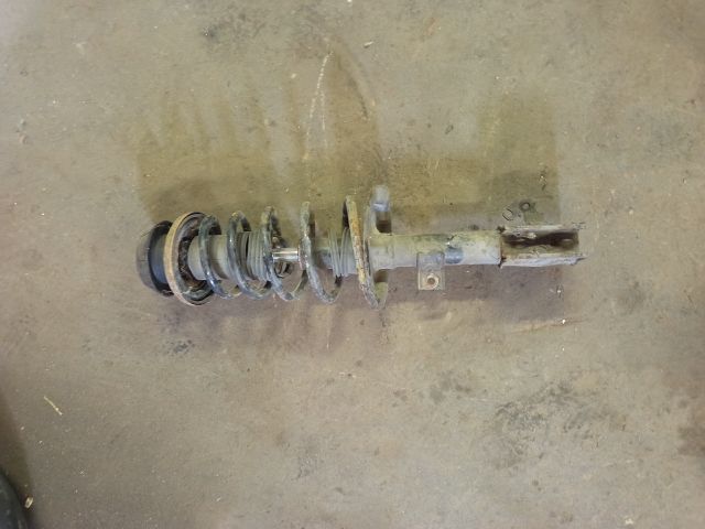 bontott SUZUKI SWIFT III Bal első Gólyaláb (Lengécsillapító, Rugó)