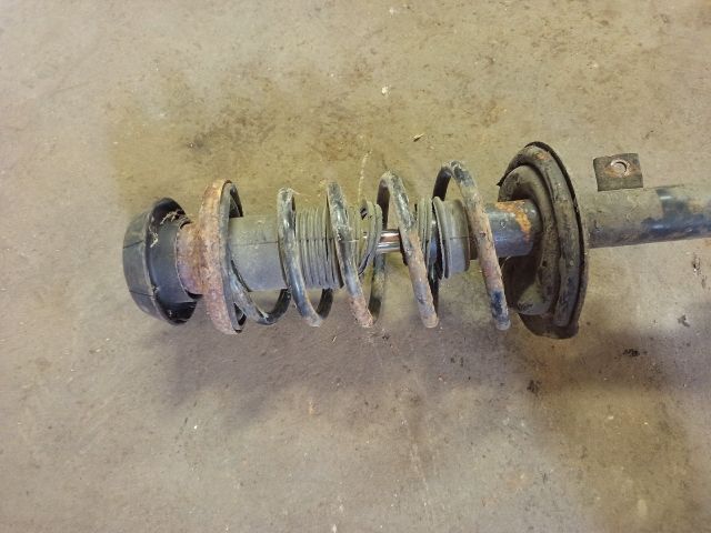 bontott SUZUKI SWIFT III Bal első Gólyaláb (Lengécsillapító, Rugó)