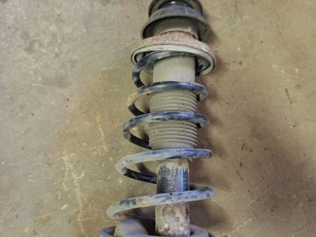 bontott SUZUKI SWIFT III Bal első Gólyaláb (Lengécsillapító, Rugó)