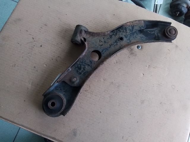 bontott SUZUKI SWIFT III Bal első Lengőkar