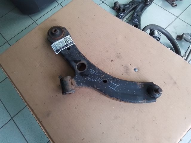 bontott SUZUKI SWIFT III Bal első Lengőkar