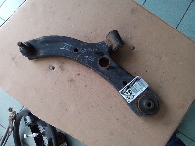 bontott SUZUKI SWIFT III Bal első Lengőkar