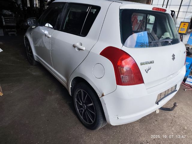 bontott SUZUKI SWIFT III Bal első Lengőkar