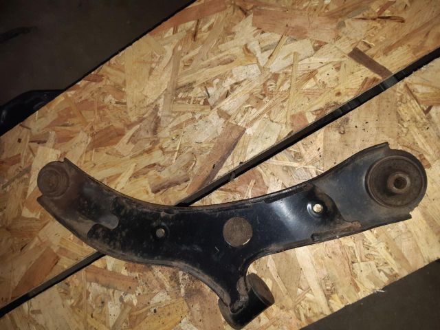 bontott SUZUKI SWIFT III Bal első Lengőkar