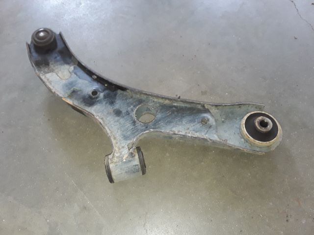 bontott SUZUKI SWIFT III Bal első Lengőkar