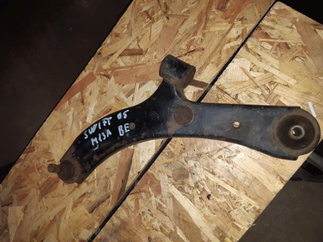 bontott SUZUKI SWIFT III Bal első Lengőkar