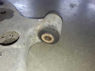 bontott SUZUKI SWIFT III Bal első Lengőkar