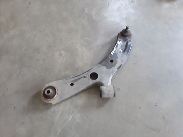 bontott SUZUKI SWIFT III Bal első Lengőkar