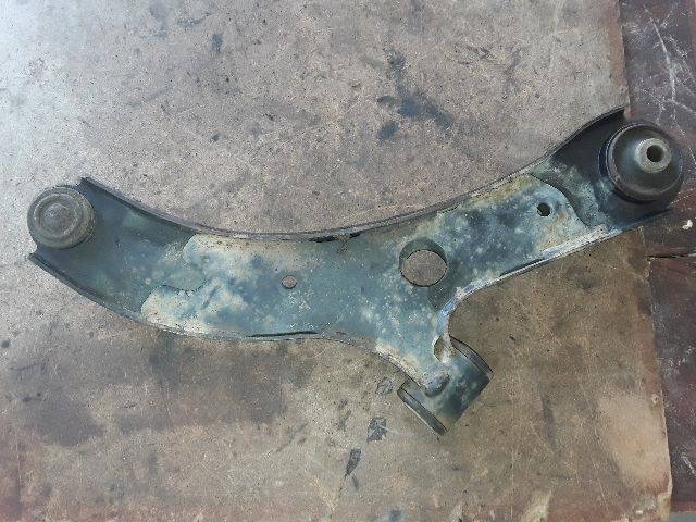 bontott SUZUKI SWIFT III Bal első Lengőkar