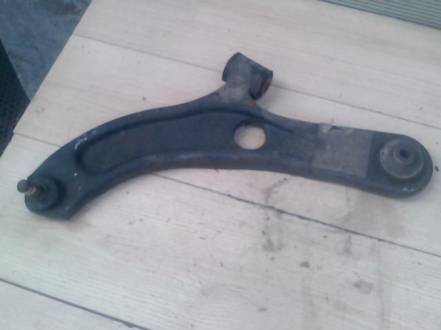 bontott SUZUKI SWIFT III Bal első Lengőkar