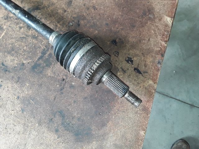 bontott SUZUKI SWIFT III Bal Féltengely