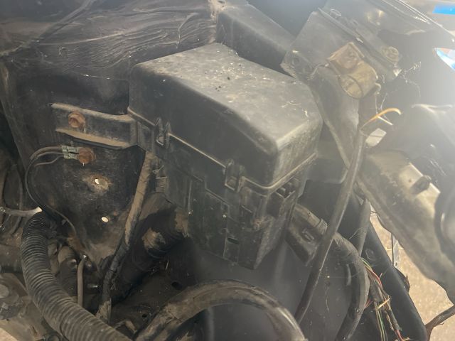 bontott SUZUKI SWIFT III Biztosítéktábla Motortér