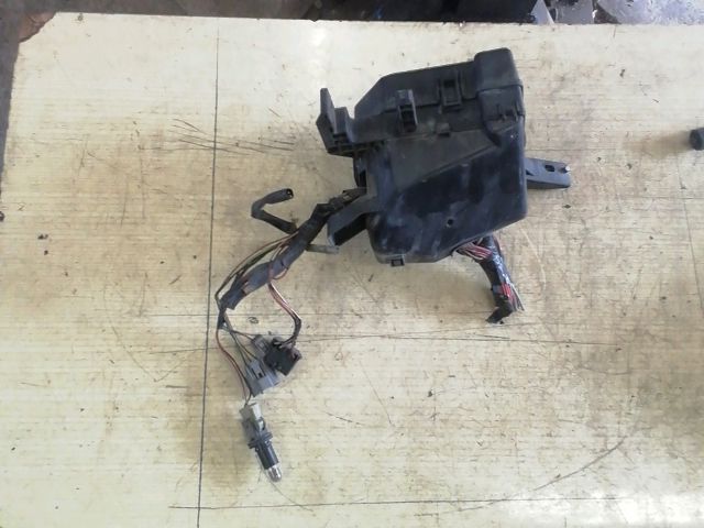 bontott SUZUKI SWIFT III Biztosítéktábla Motortér