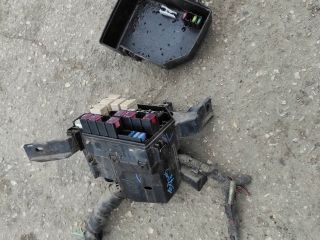 bontott SUZUKI SWIFT III Biztosítéktábla Motortér