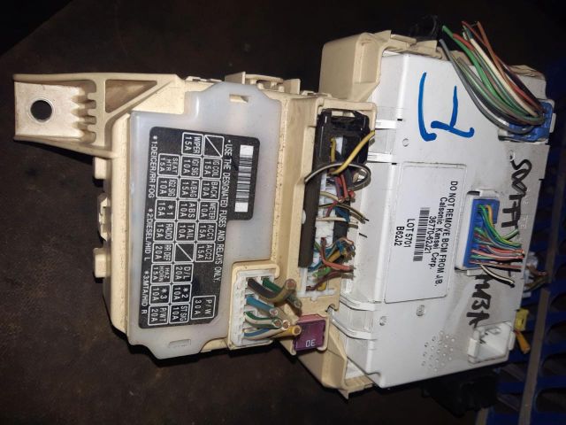 bontott SUZUKI SWIFT III Biztosítéktábla Motortér