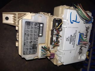 bontott SUZUKI SWIFT III Biztosítéktábla Motortér