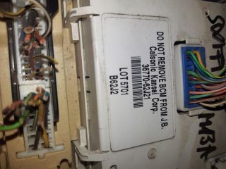 bontott SUZUKI SWIFT III Biztosítéktábla Motortér