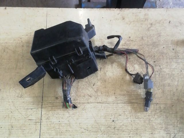 bontott SUZUKI SWIFT III Biztosítéktábla Motortér