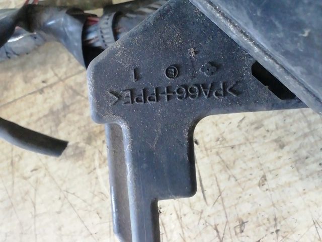 bontott SUZUKI SWIFT III Biztosítéktábla Motortér