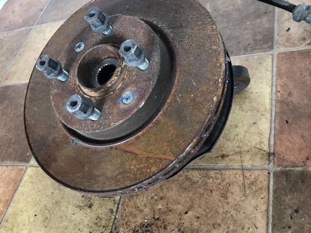 bontott SUZUKI SWIFT III Bal első Csonkállvány Kerékaggyal