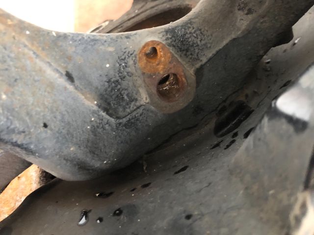 bontott SUZUKI SWIFT III Bal első Csonkállvány Kerékaggyal