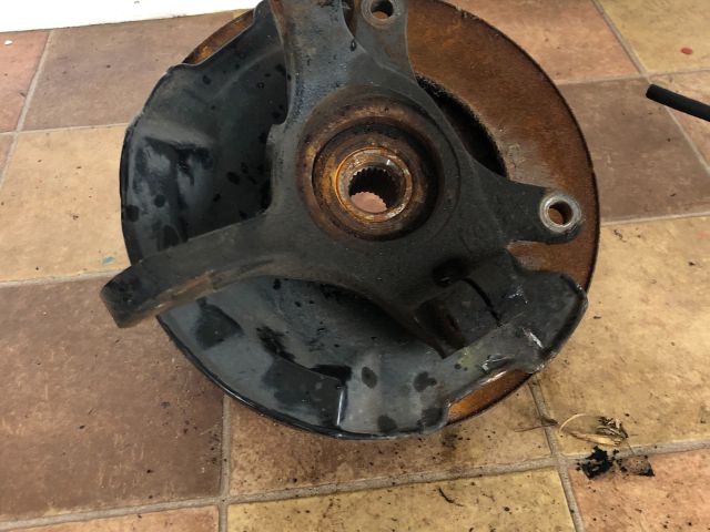 bontott SUZUKI SWIFT III Bal első Csonkállvány Kerékaggyal