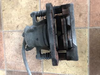 bontott SUZUKI SWIFT III Bal első Féknyereg Munkahengerrel