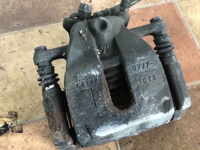 bontott SUZUKI SWIFT III Bal első Féknyereg Munkahengerrel