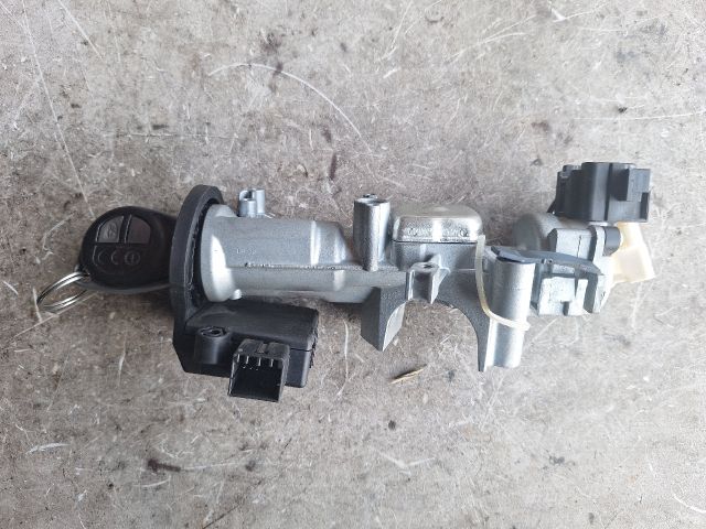 bontott SUZUKI SWIFT III Gyújtáskapcsoló Házzal