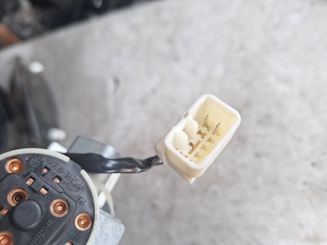 bontott SUZUKI SWIFT III Gyújtáskapcsoló Házzal