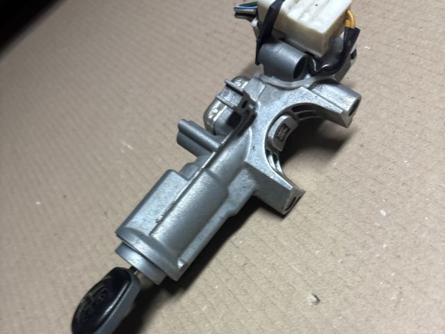 bontott SUZUKI SWIFT III Gyújtáskapcsoló